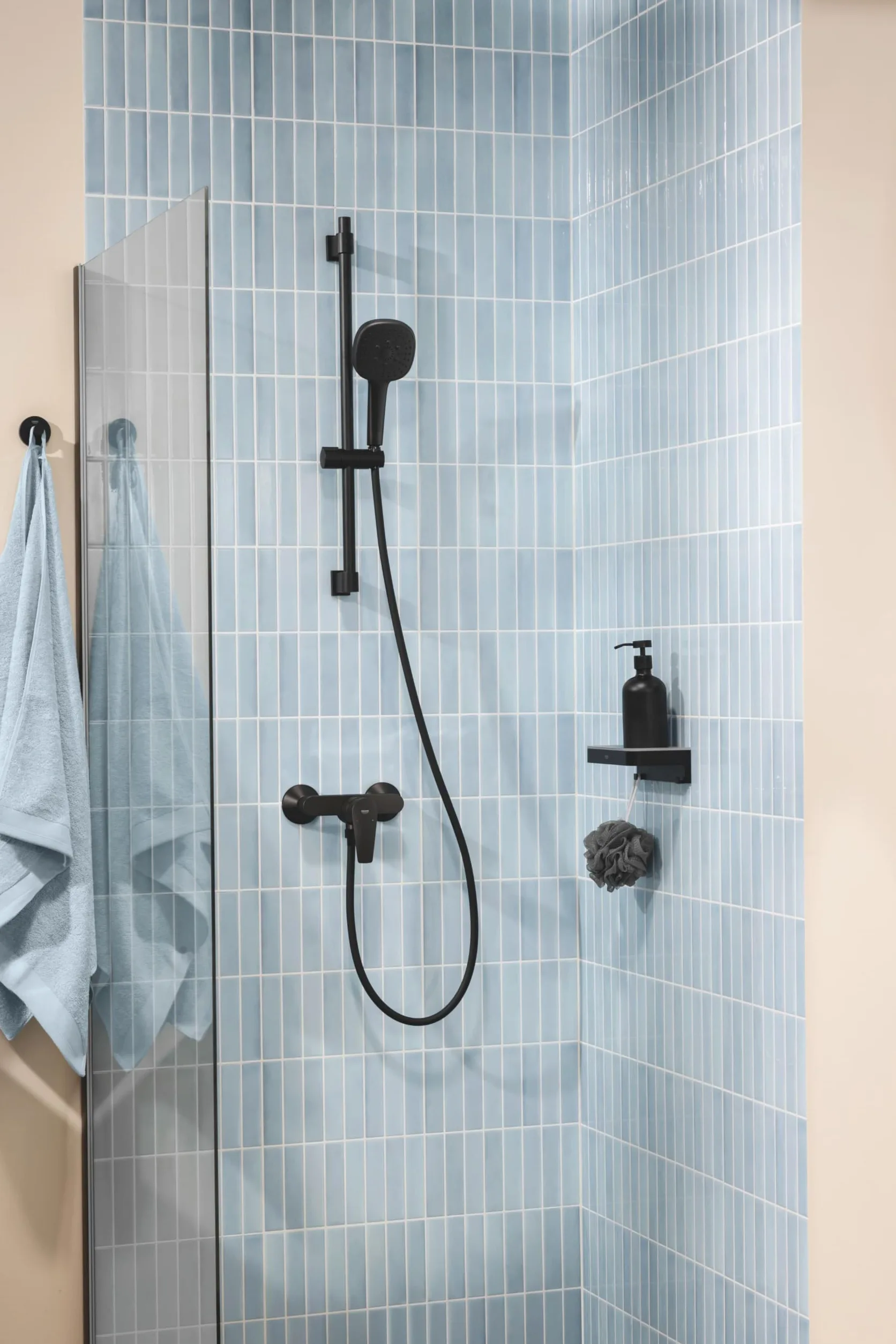 GROHE Start Edge – Miscelatore Doccia a Vista Monocomando (Montaggio a Parete, Cartuccia Ceramica 35 mm, Valvola di Non Ritorno Integrata), Nero Opaco, 24116431