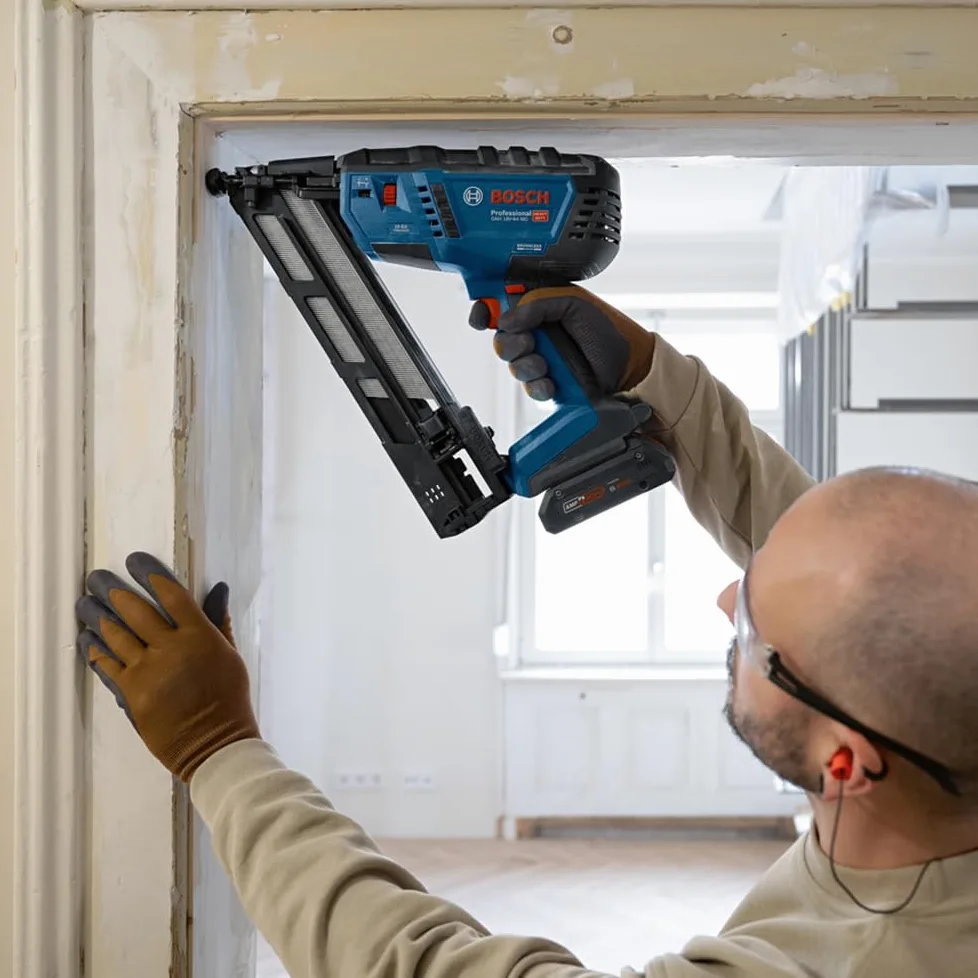 Bosch Professional 18V System Chiodatrice legno GNH 18V-64 MD (azion.sing./a contatto,idonea per i seguenti chiodi: 32–64 mm,15 GA (1,8 mm) e ang. caricatore da 34°, L-BOXX, senza batt./caricabatt.)
