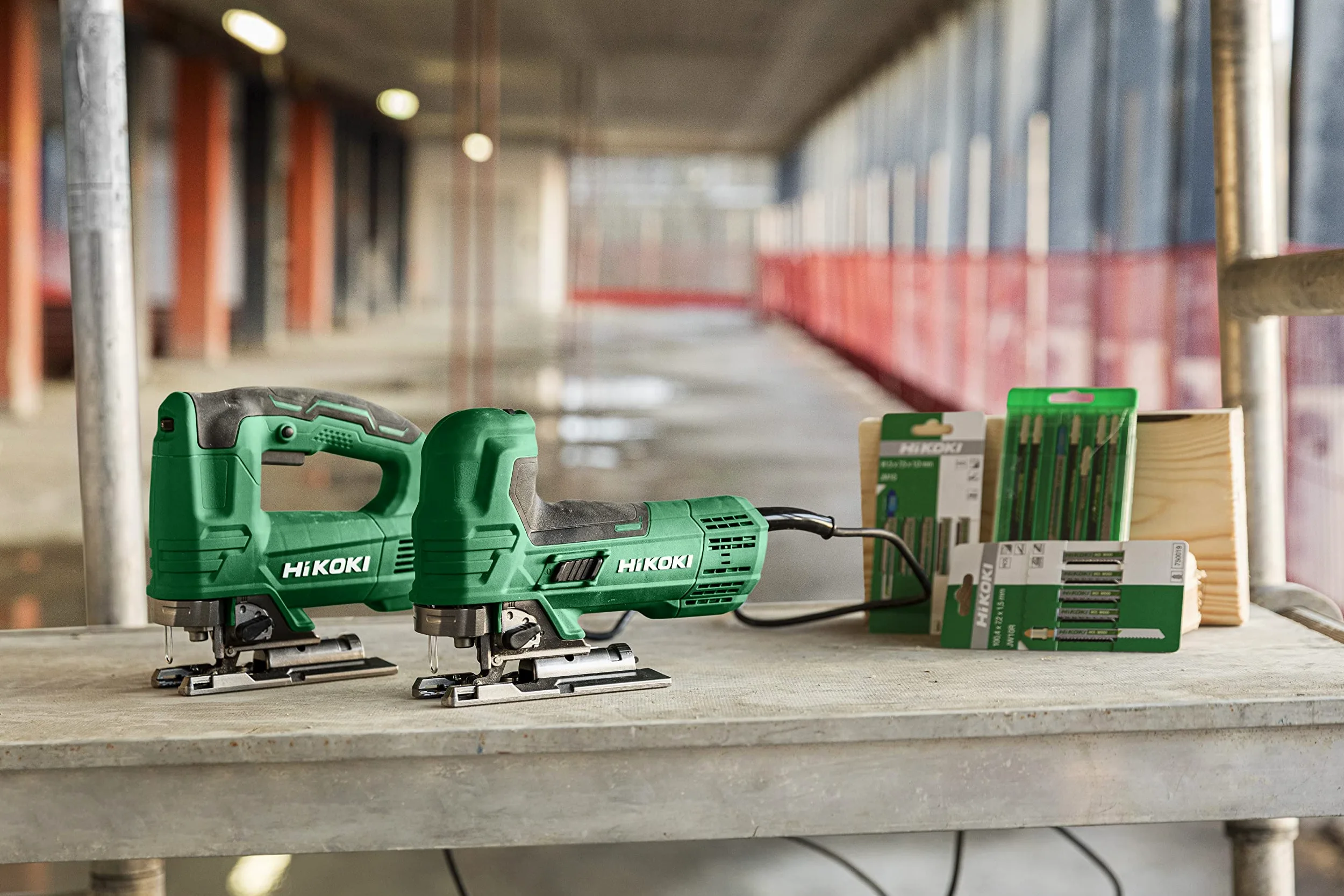 HIKOKI CJ90VST2WAZ - Sierra de calar 705W 800-3500 rpm 2,1 Kg con maletin