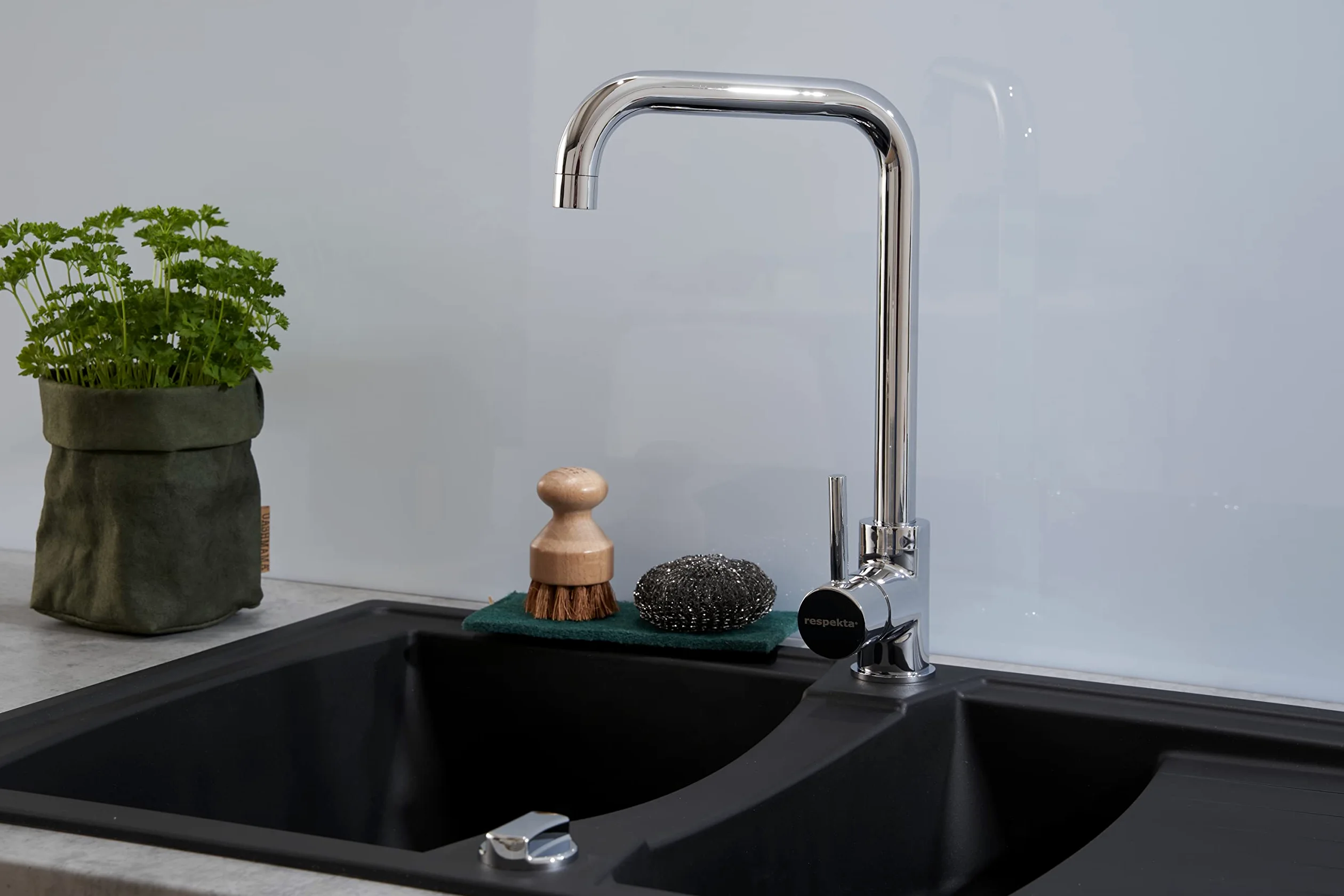 Respekta Lavello da Cucina in Mineralite Color Nero, Lavello da Incasso a 1,5 vasche, dimensioni 100 x 50 cm, Lavello Adatto per Mobili Sottolavello da 60 cm di Larghezza