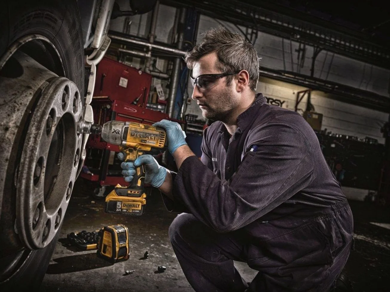 DeWalt DCF899P2-QW Trapano avvitatore a impulsi attacco 1/2" a batteria, 18V, 5.0 Ah, motore Brushless