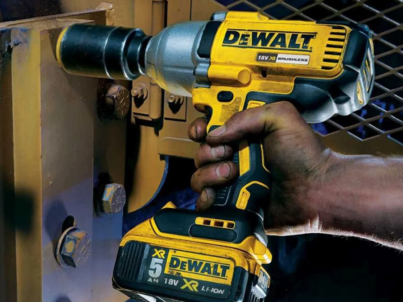 DeWalt DCF899P2-QW Trapano avvitatore a impulsi attacco 1/2" a batteria, 18V, 5.0 Ah, motore Brushless