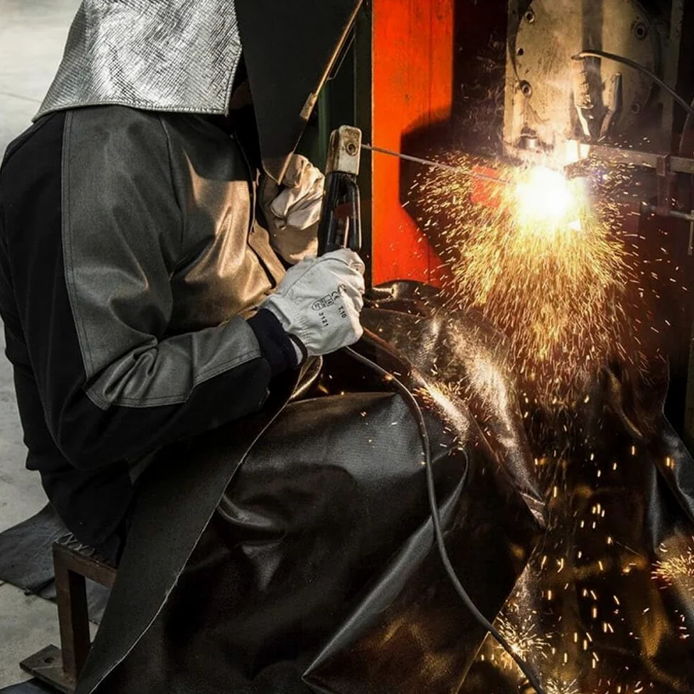 TEXFIRE | Coperta ignifuga per saldatura WELD S2. Resiste fino a 900ºC. Resiste agli impatti incandescenti di saldatura, taglio e smerigliatura.