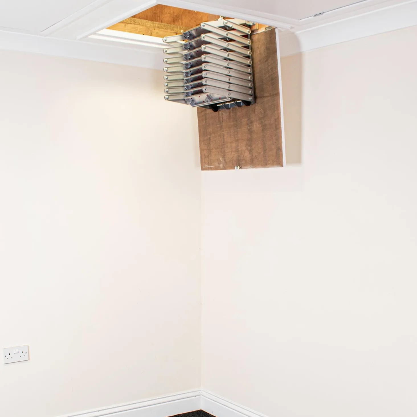 Scala a fisarmonica BPS per soppalco - Facile da montare - Superbo design compatto con gradini antiscivolo rivestiti in gomma (10ft)
