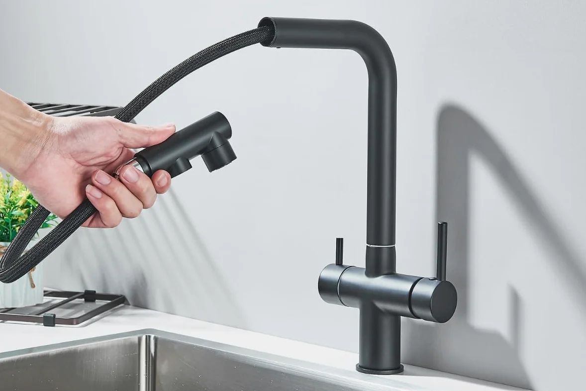 Rubinetto da cucina a 3 vie VENOM Pull-Out con doccetta estraibile, tubo separato per acqua potabile filtrata, beccuccio girevole a 360°, 2 tipi di getto, cartuccia in ceramica, corpo in ottone (nero)