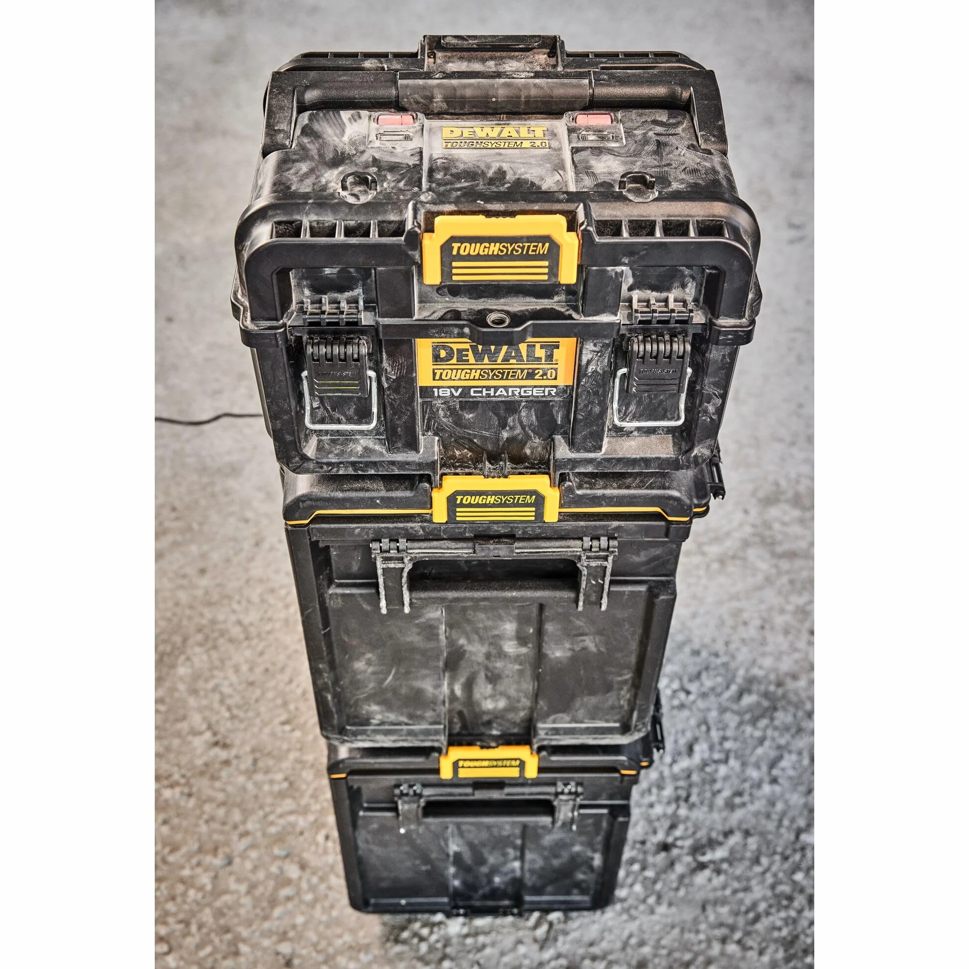 Dewalt Dwst83471-Qw 1/2 Tough System 2.0, Doppio Caricabatteria 4A con Carica Simultanea per Batteria Xr 18V, Flexvolt, Ventola Interna per Dissipazione Calore Quando Chiusa