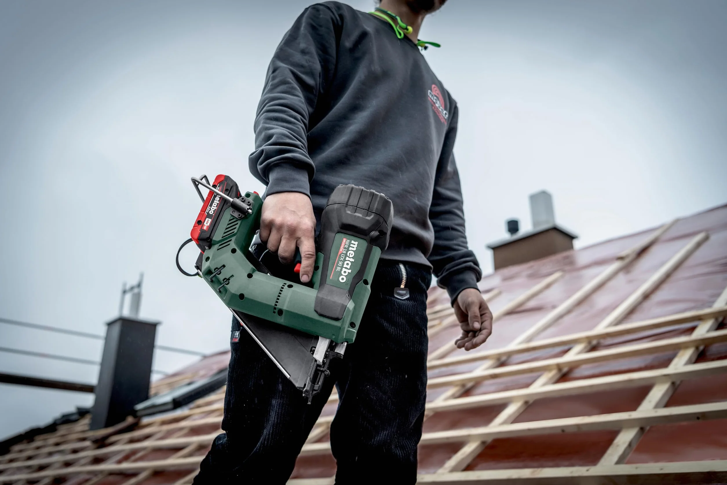 Metabo chiodatrice a batteria NFR 18 LTX 90 BL – 612090840 – 18 V – Con tecnologia a percussione pneumatica per lavori versatili di pavimentazione e installazione – Senza batteria e caricabatterie
