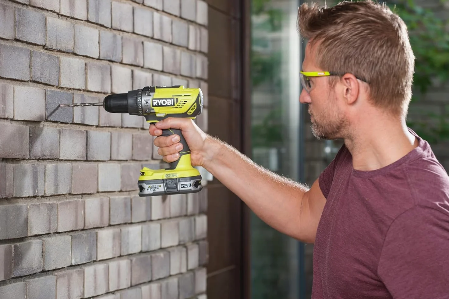 Ryobi R18PD32-1C20G, Trapano a Percussione a Batteria 18V ONE+, 2 Velocità, 24 Posizioni di Coppia, Ideale per Forare Legno e Muratura, Luce LED, 1 Batteria al Litio 2.0Ah e 1 Caricabatterie