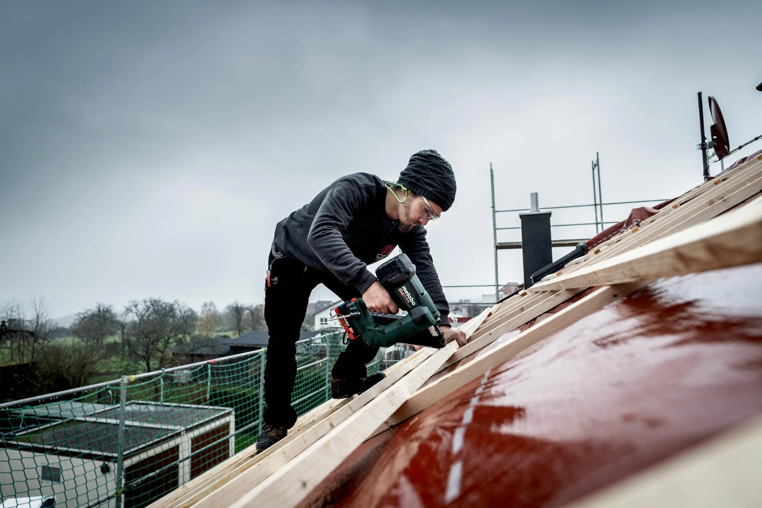Metabo chiodatrice a batteria NFR 18 LTX 90 BL – 612090840 – 18 V – Con tecnologia a percussione pneumatica per lavori versatili di pavimentazione e installazione – Senza batteria e caricabatterie