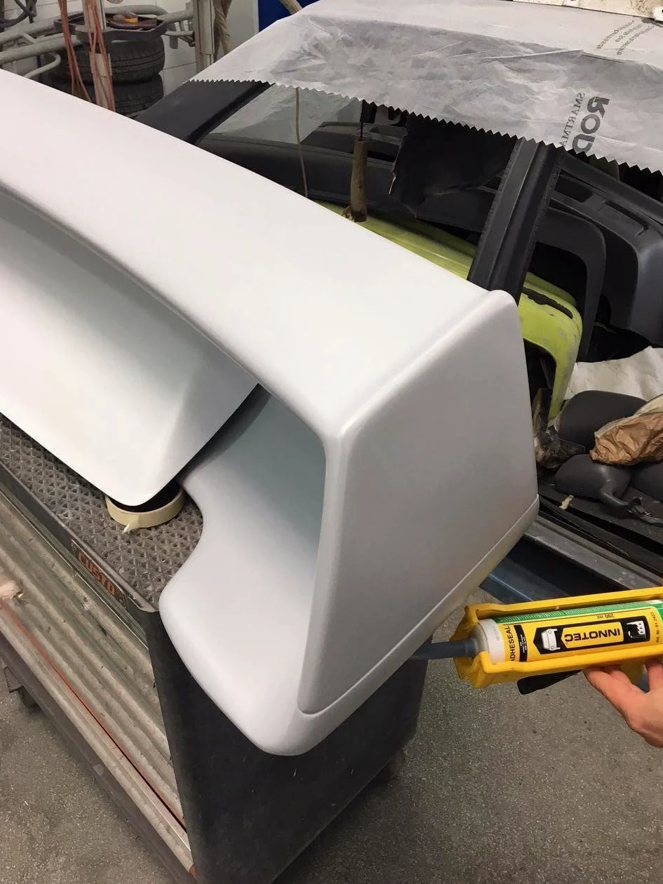 2 pezzi Innotec Adheseal Bianco colla e sigillante a base di polimeri MS – Aderente anche a materiali delicati – Verniciabile bagnato – 290 ml Adheseal sigillante elastico permanente