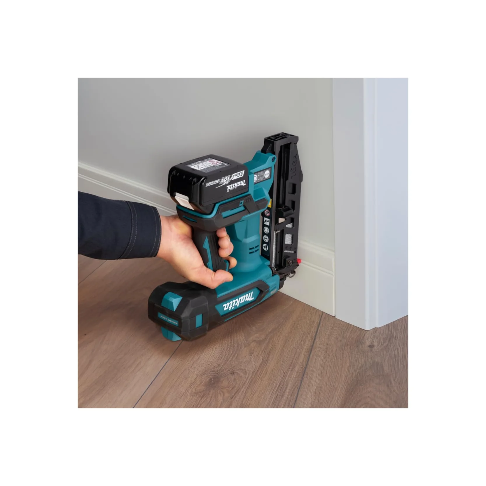 Makita DBN601ZJ, 18 V, Li-ion LXT, chiodatrice a batteria brushless per rifiniture, fornita in una valigetta Makpac, batterie e caricabatterie non inclusi