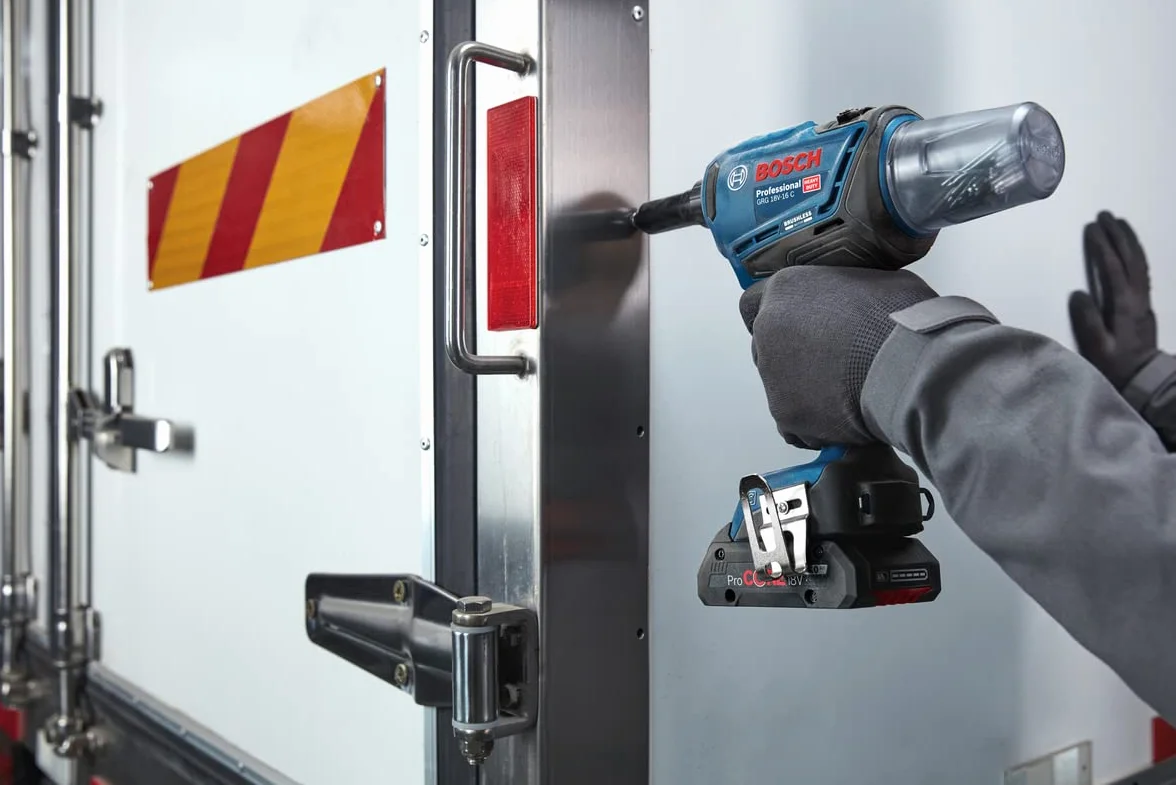 Bosch Professional 18V System Rivettatrice a batteria GRG 18V-16 C (forza di tiro max. 16.000 N, corsa 25 mm, senza batteria/caricabatteria)