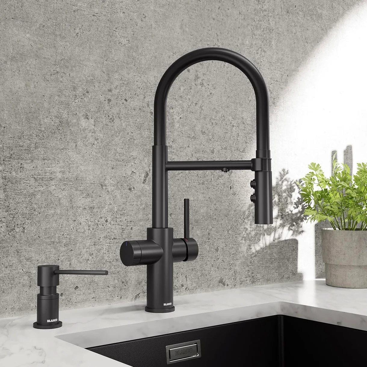 BLANCO CATRIS-S Flexo Filter | Rubinetto da cucina in nero opaco | alta pressione | acqua filtrata con il filtro BWT | cambio di getto chiaro in getto doccia | Qualità sicura dell'acqua e risparmio