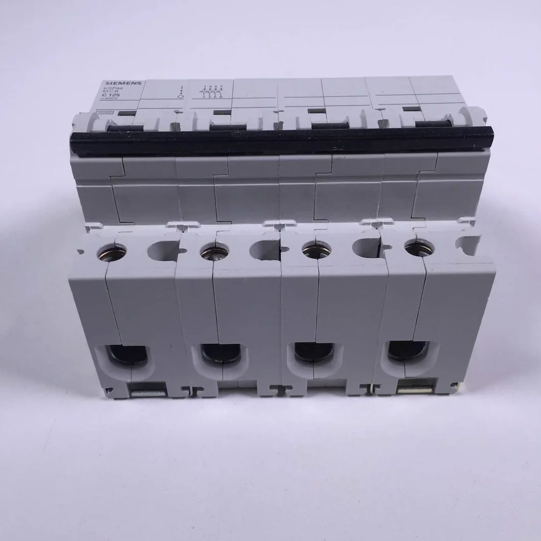 INT.AUT.70 ACC.10kA -C 6M 4P 125A