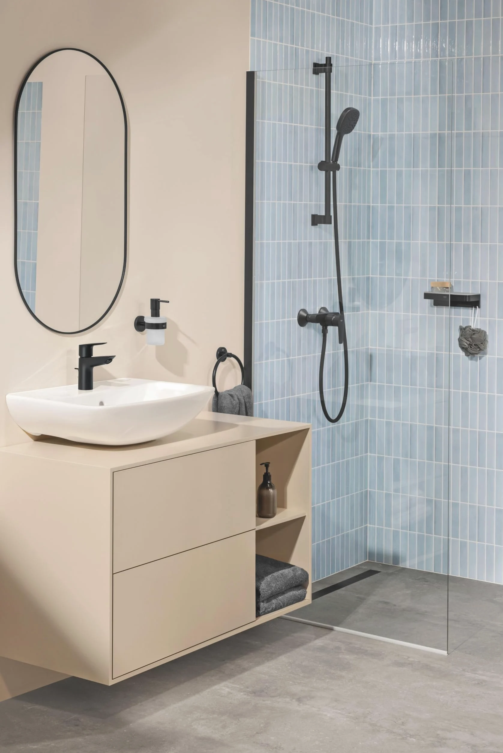 GROHE Start Edge – Miscelatore Doccia a Vista Monocomando (Montaggio a Parete, Cartuccia Ceramica 35 mm, Valvola di Non Ritorno Integrata), Nero Opaco, 24116431